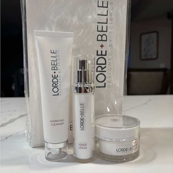 Skincare Set - White - Picture 1 of 1